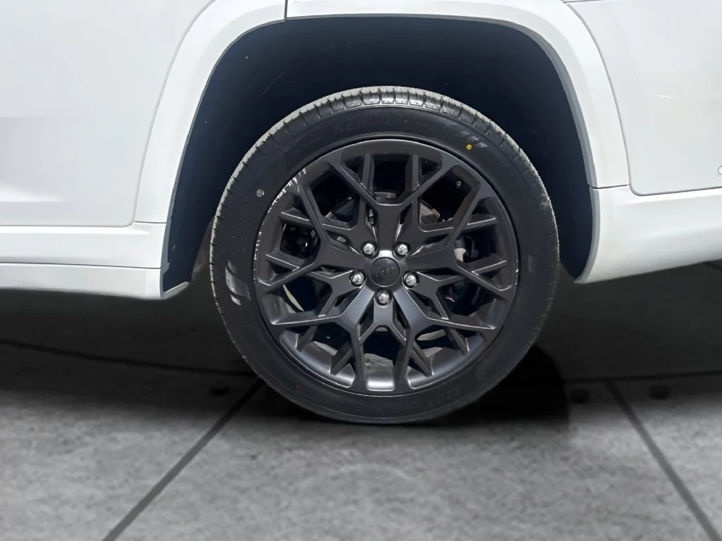 Used 2025 White Jeep Summit image 35
