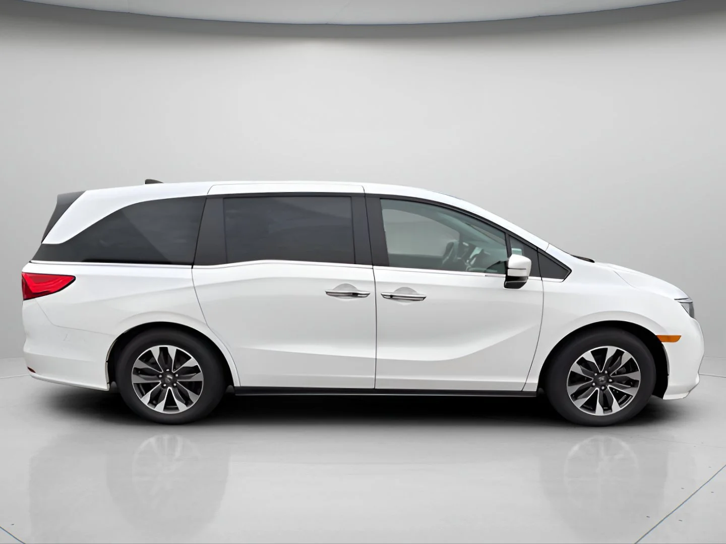 Certified Used 2024 Platinum White Pearl Honda EX-L image 5