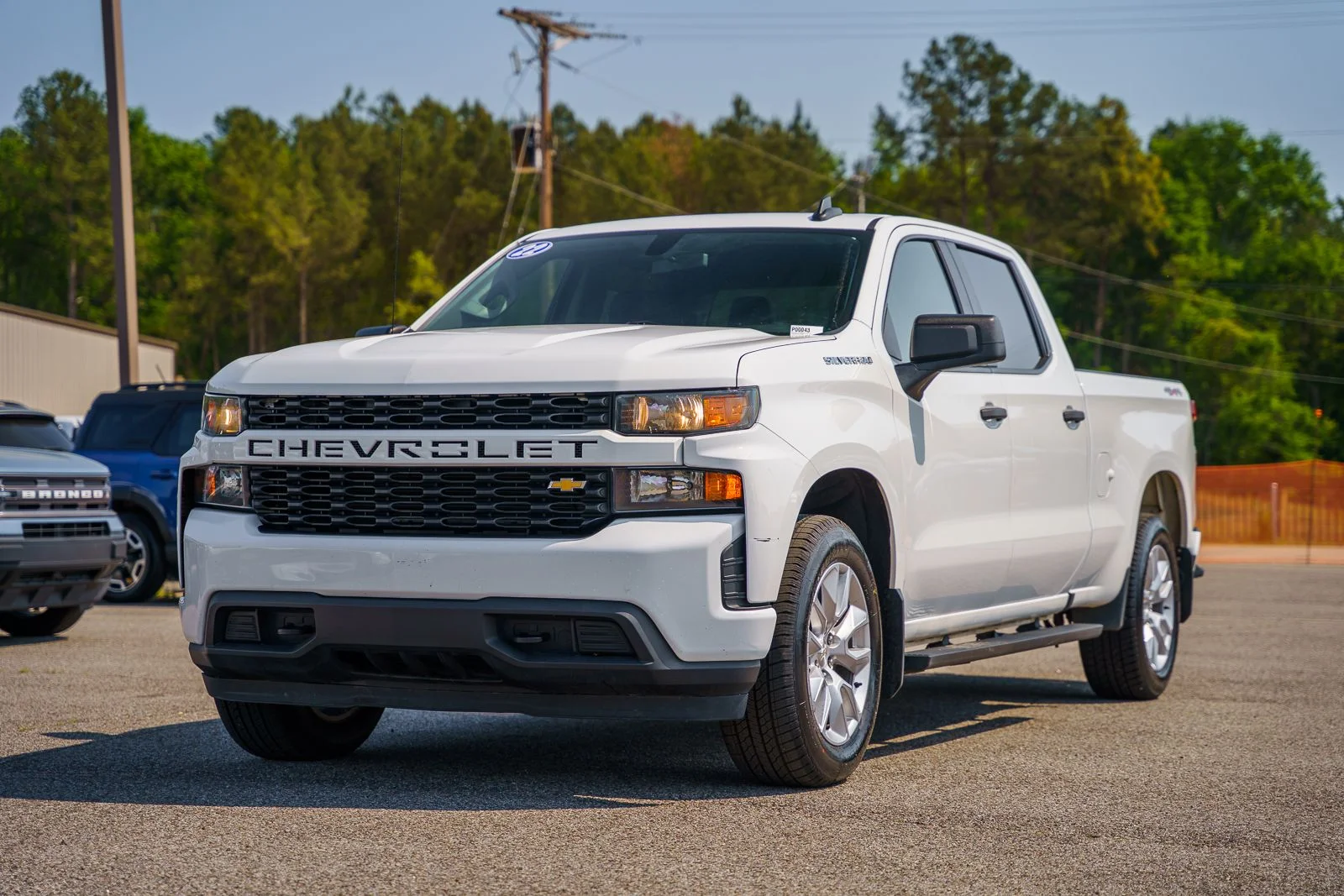 Used 2022  Chevrolet Custom image 2