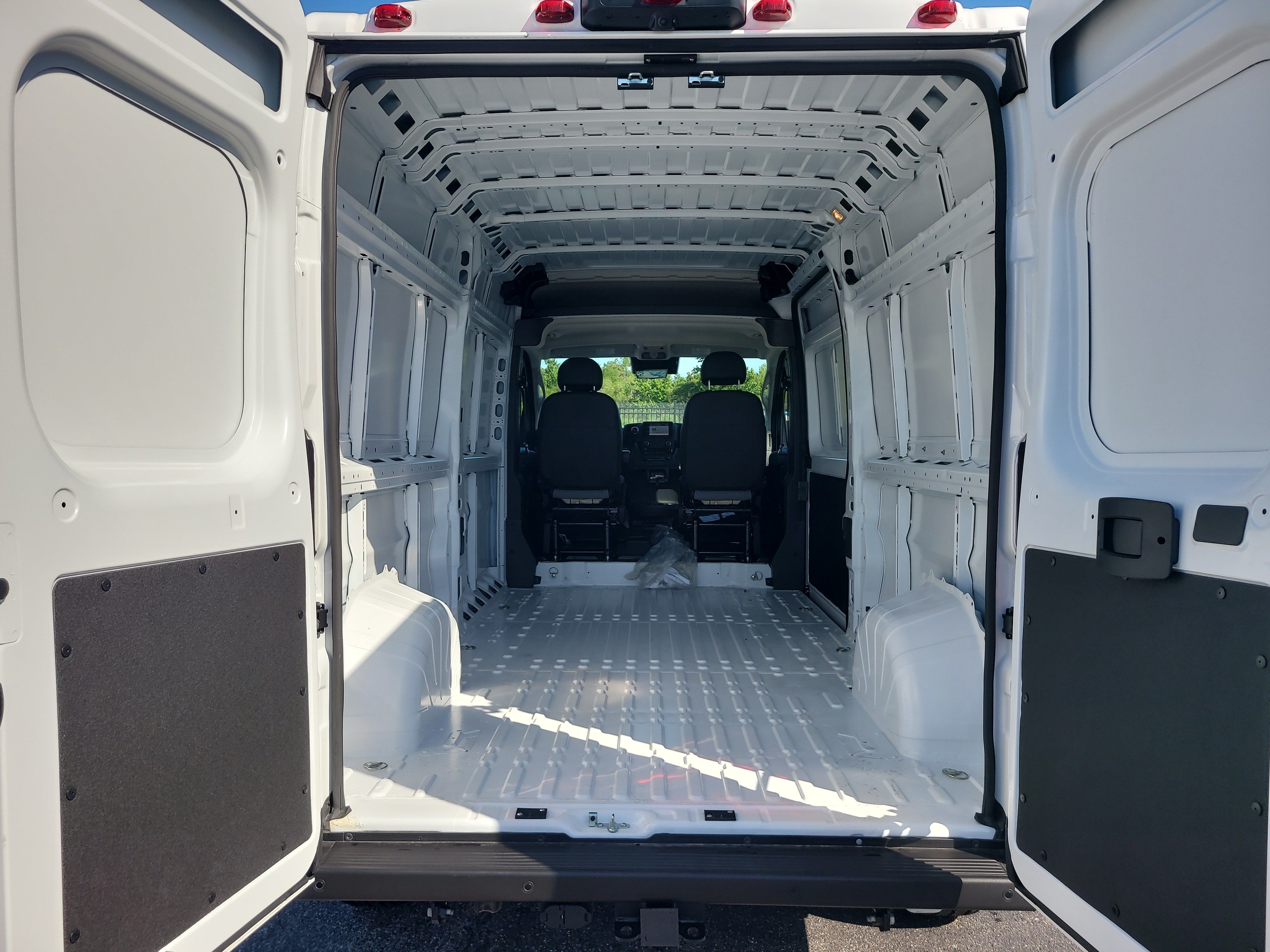 New 2026 Bright White Clear-Coat Exterior Paint RAM Tradesman image 9