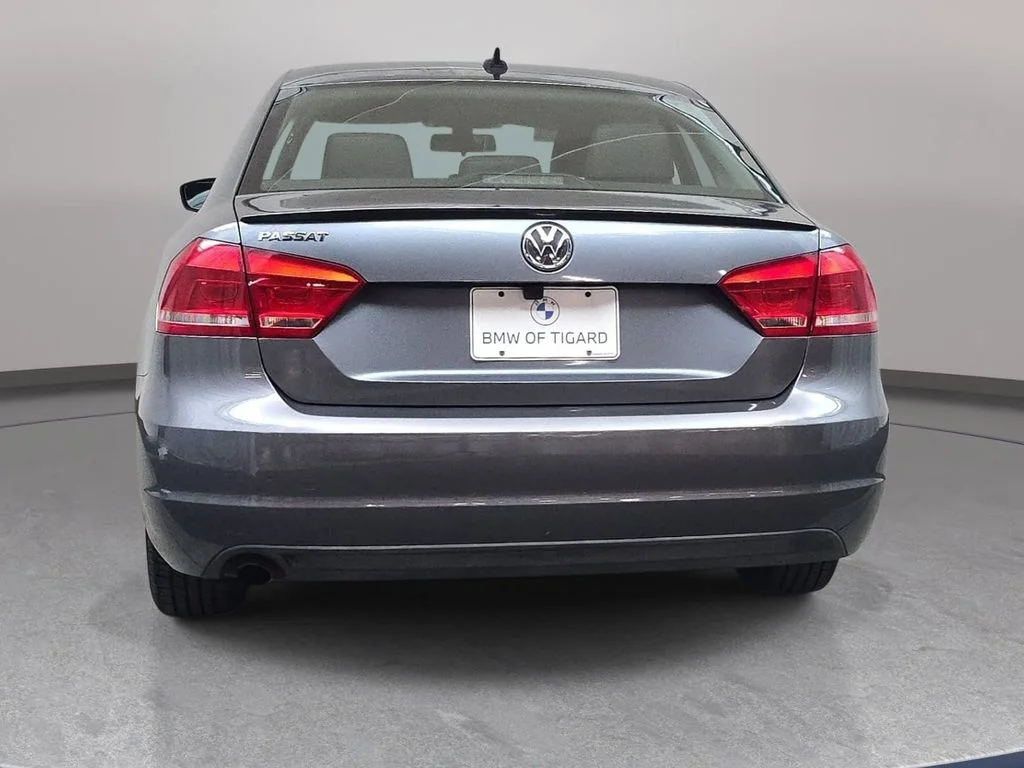 Used 2014 Platinum Gray Metallic Volkswagen 2.5L Wolfsburg Edition image 7