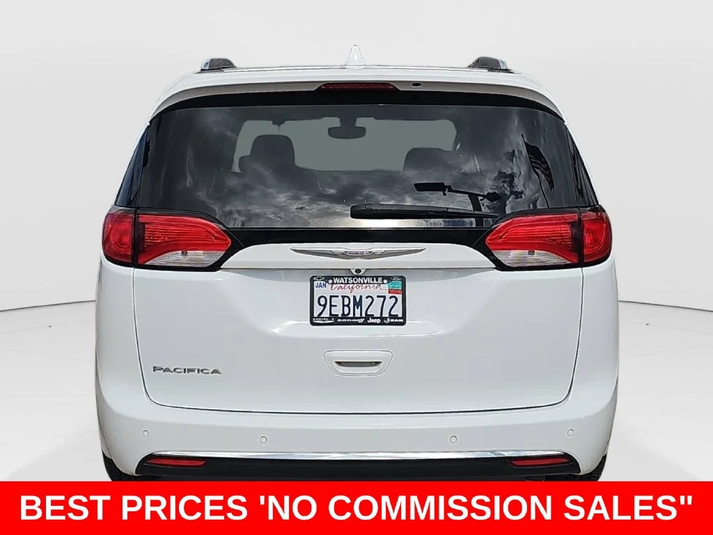 Used 2018 White Chrysler Touring L image 4