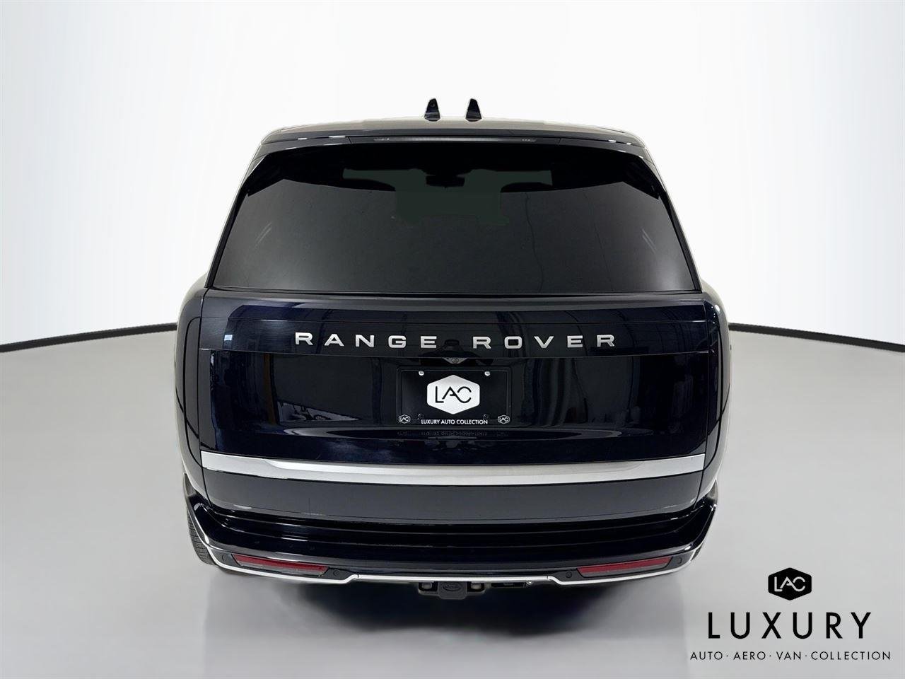 Used 2024 Ligurian Black SV Bespoke Ultra Metallic Gloss Land Rover Autobiography | Meridian 3D Sound | Rear TVs image 7