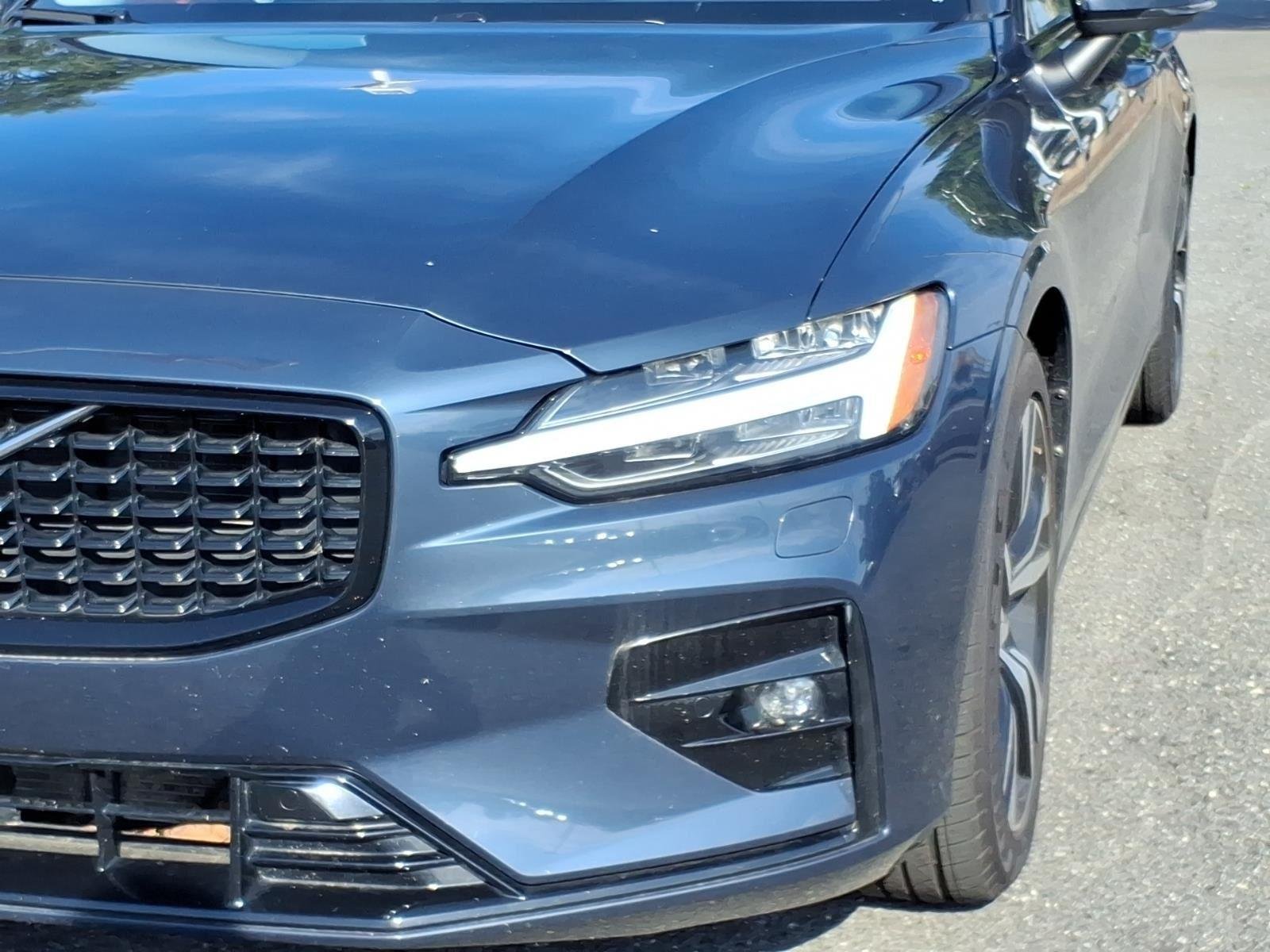 Used 2024 Silver Dawn Metallic Volvo Core Dark Theme image 15
