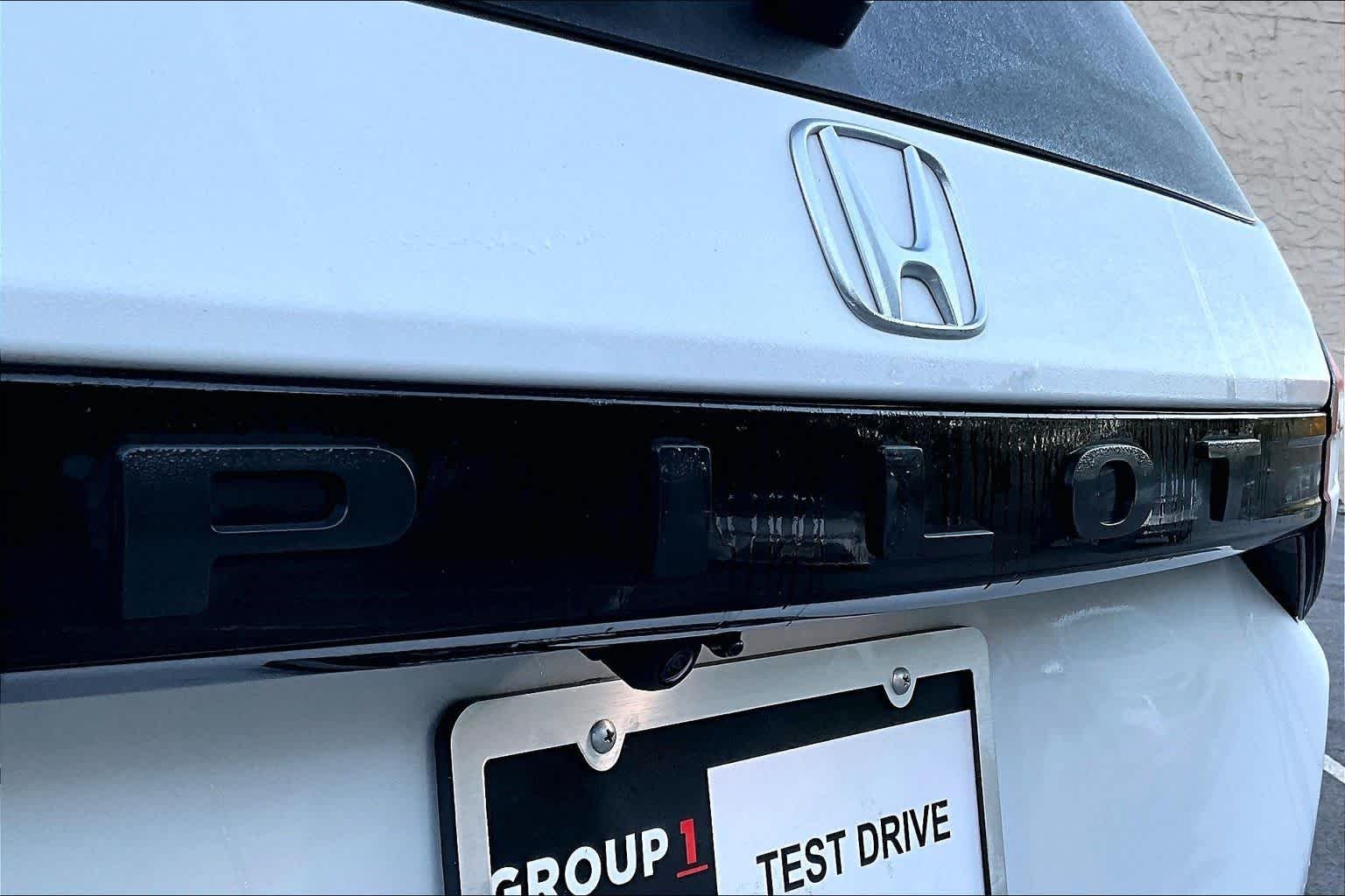 Used 2025 Platinum White Pearl Honda EX-L image 10
