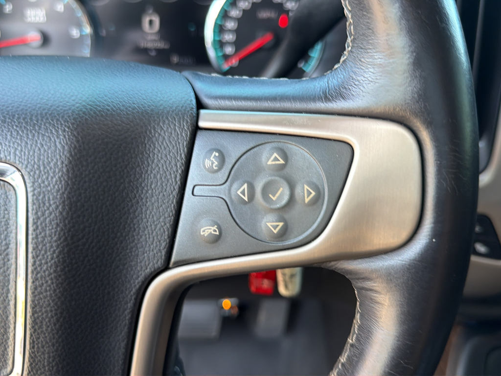 Used 2017 White GMC Denali image 34