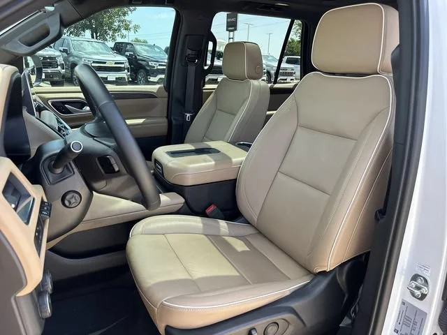 Used 2023 Iridescent Pearl Tricoat Chevrolet Premier image 28