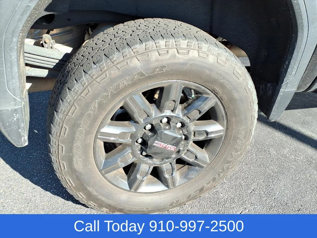Used 2024 Onyx Black GMC AT4 image 8
