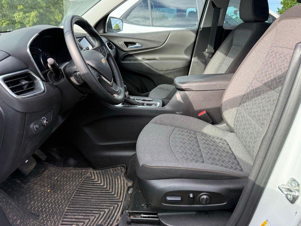 Used 2024 Pearl Chevrolet LT image 3