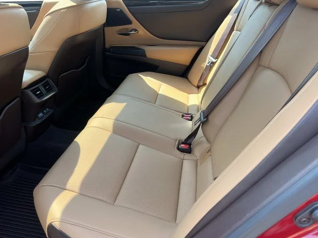 Certified Used 2020 MATADOR RED MICA Lexus 300h image 21