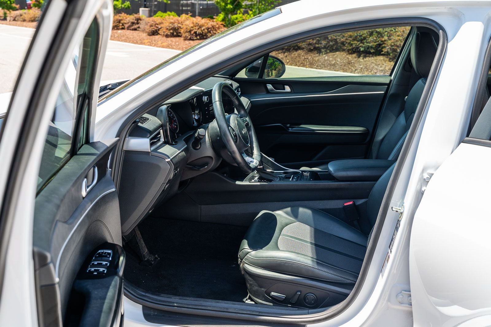Used 2023 White Kia GT-Line image 17