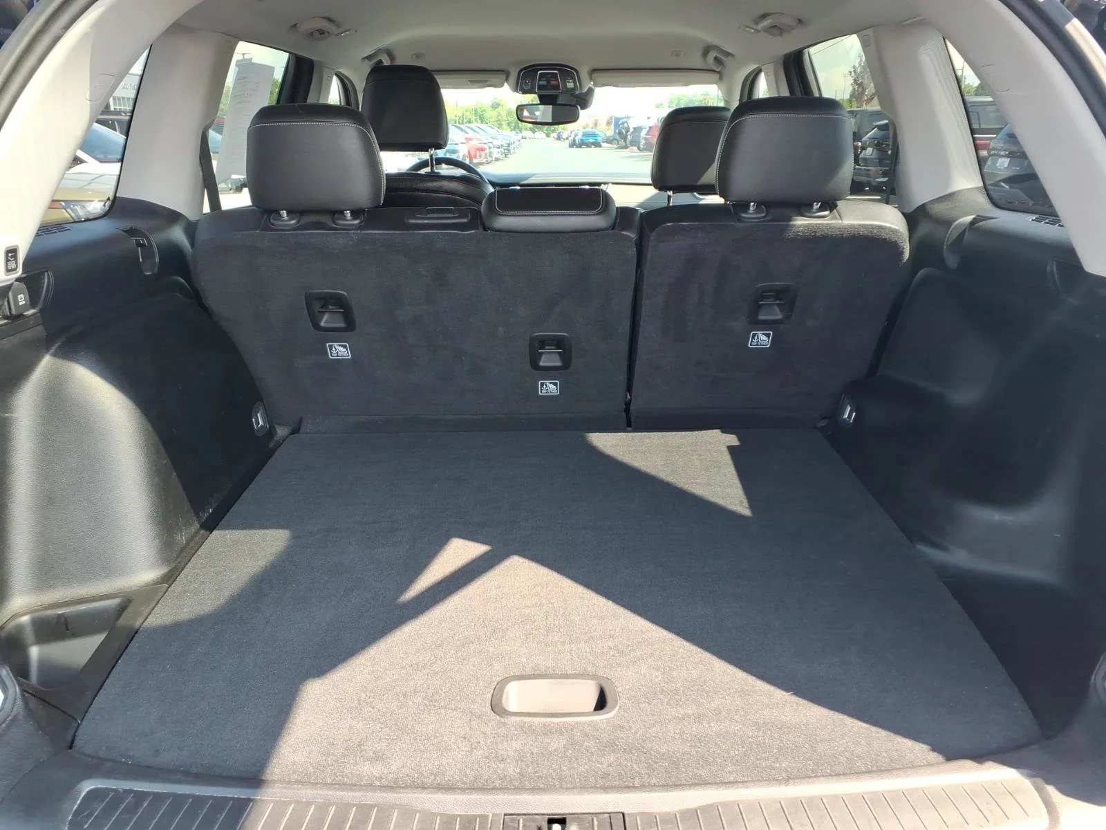 Used 2023 Diamond Black Crystal Pearlcoat Jeep Limited image 28
