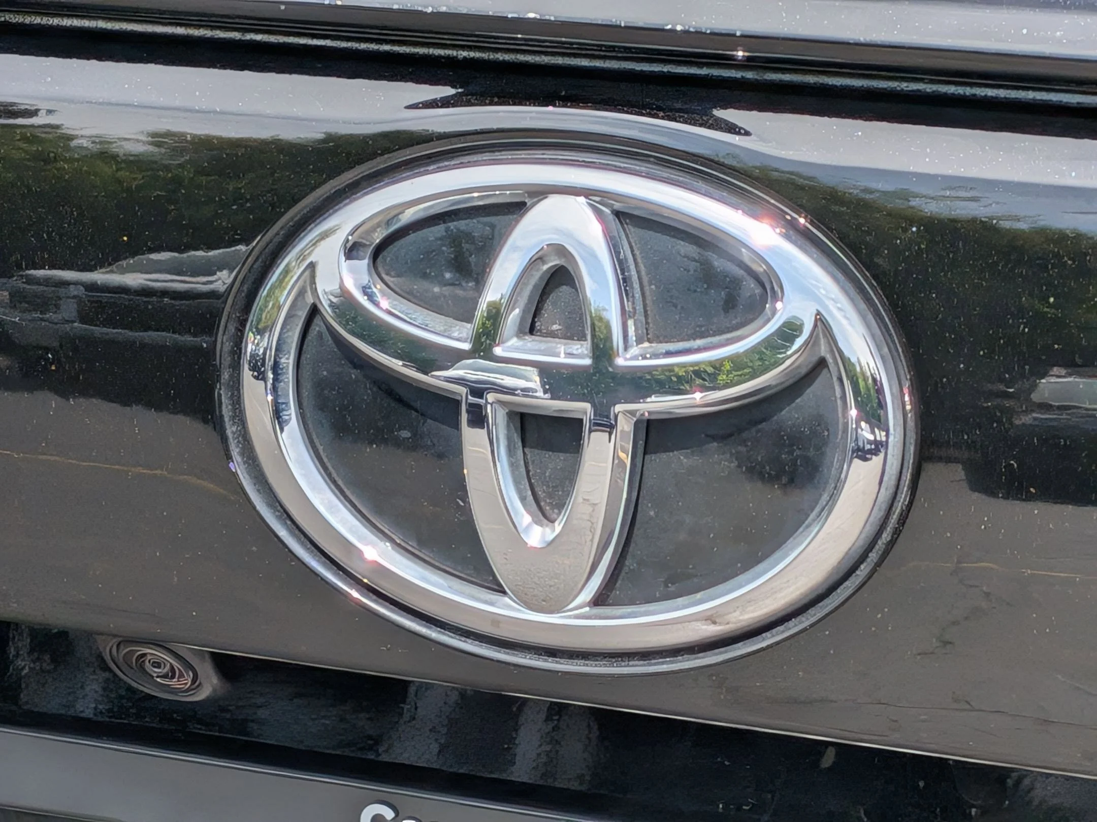 Used 2022 Midnight Black Metallic Toyota XLE image 25