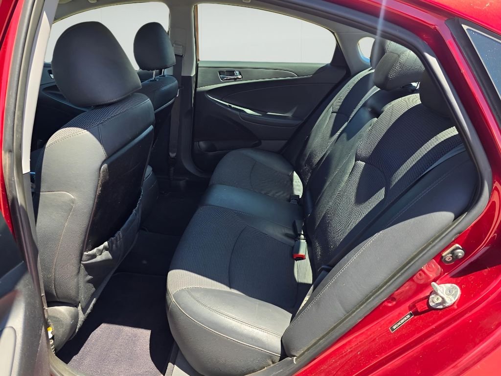 Used 2011 Venetian Red Hyundai SE image 11
