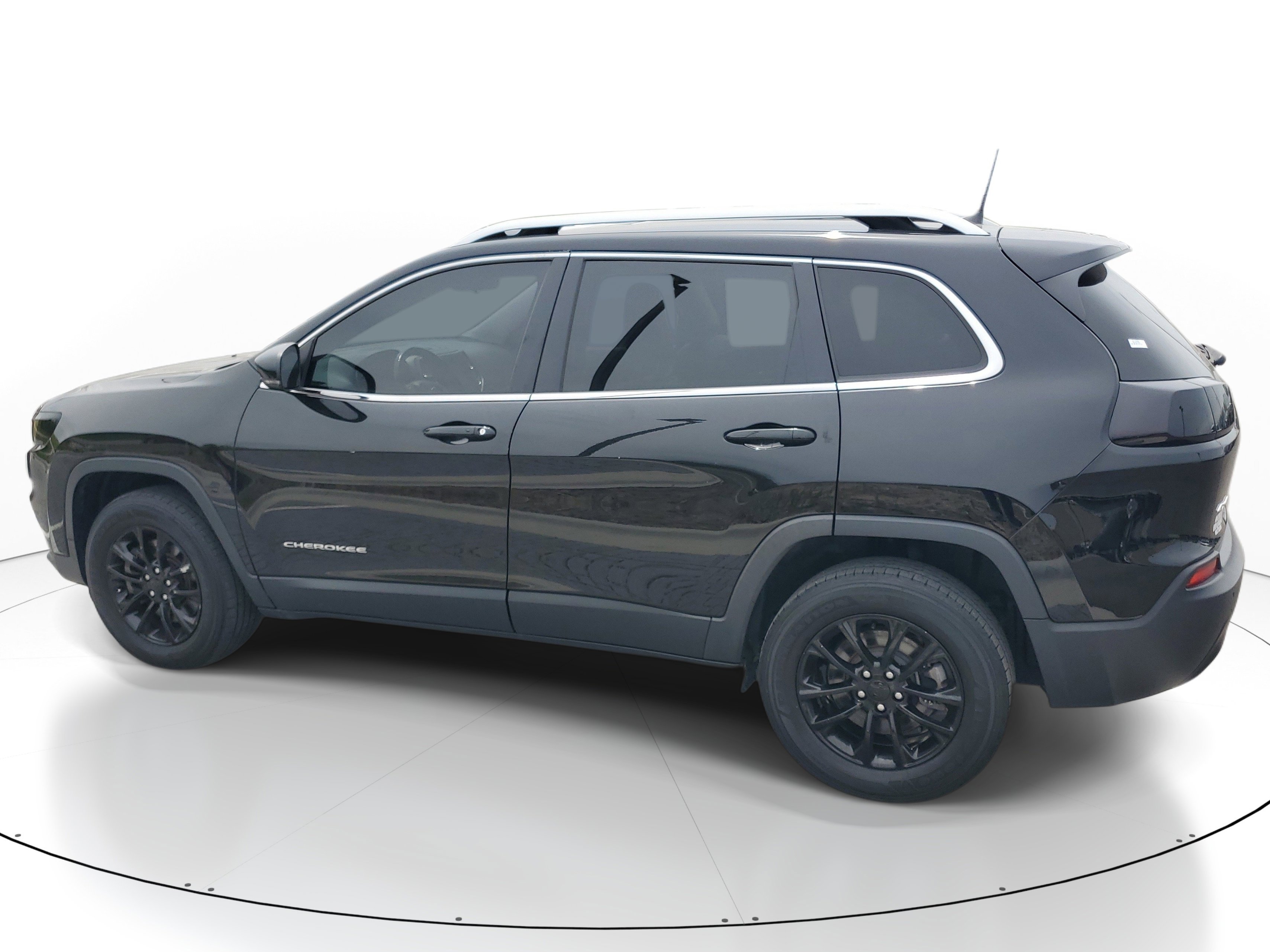 Used 2020 Diamond Black Crystal Pearlcoat Jeep Latitude Plus image 3
