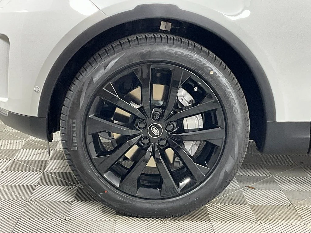 New 2026 Fuji White Land Rover S image 9