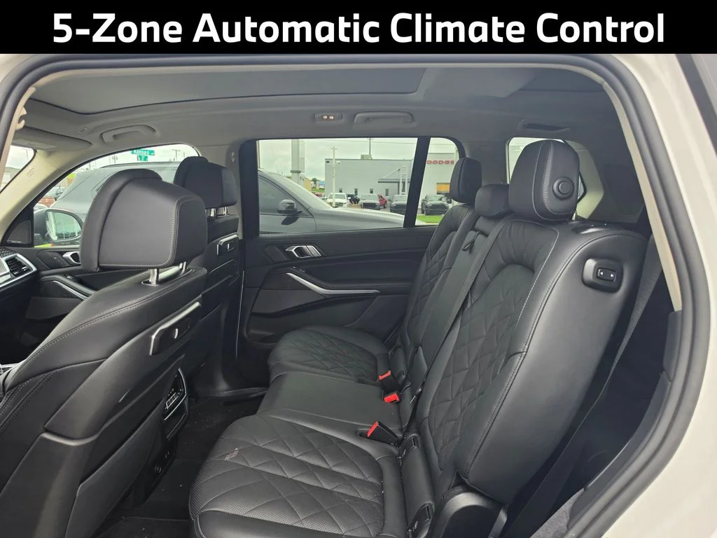 Used 2025 White BMW xDrive40i image 9