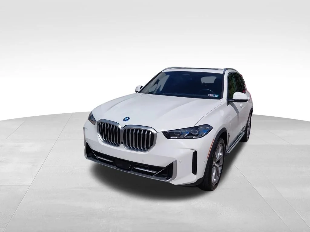 Used 2025 White BMW xDrive50e image 2