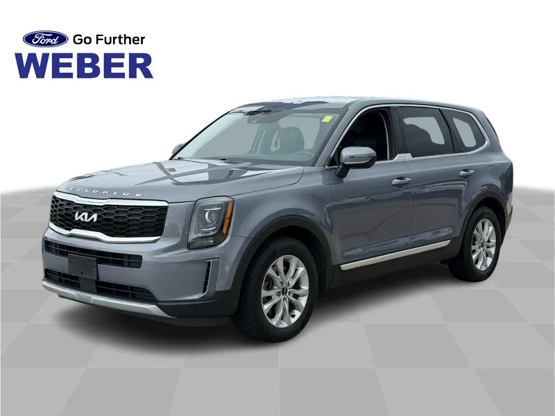 Certified Used 2022 Everlasting Silver Kia LX AWD image 1