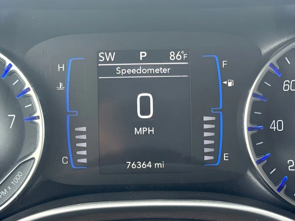 Used 2022 White Chrysler LX image 13