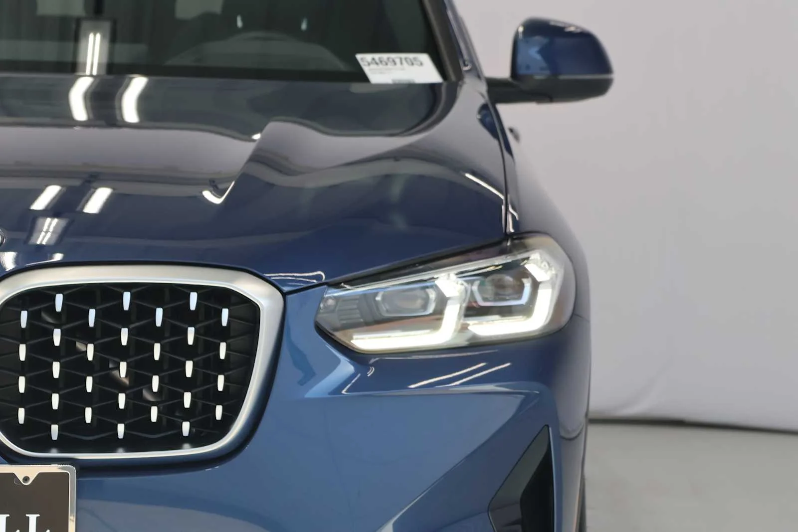 Certified Used 2025 Phytonic Blue Metallic BMW xDrive30i image 4
