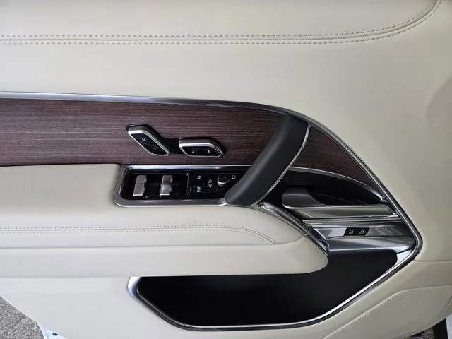 New 2026 Fuji White Land Rover SE image 20