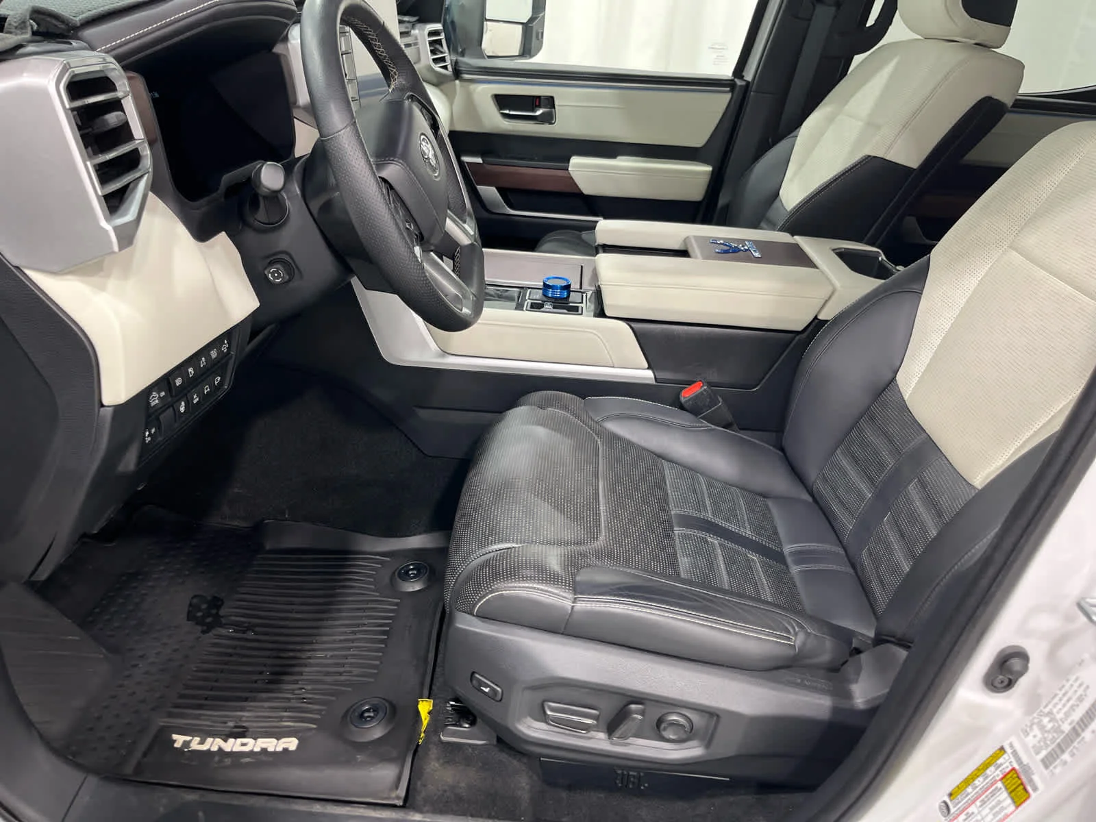 Used 2023  Toyota Capstone Hybrid image 16
