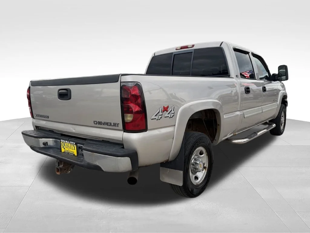 Used 2005 Silver Chevrolet LS image 5