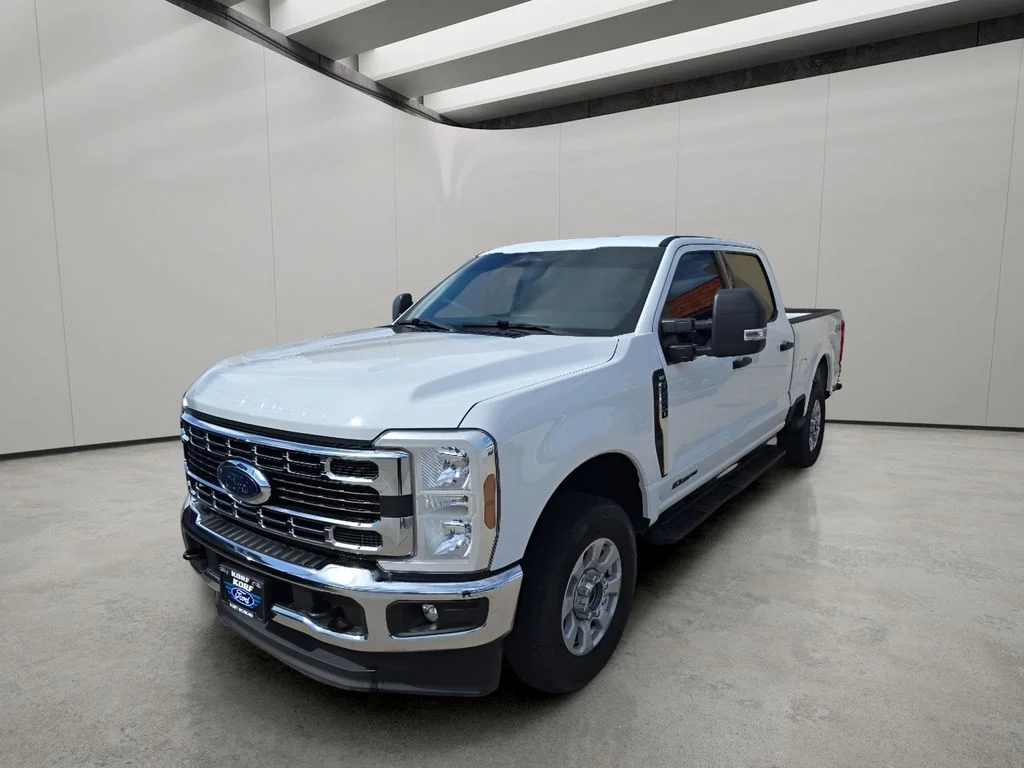 Used 2024 Oxford White Ford XLT image 1
