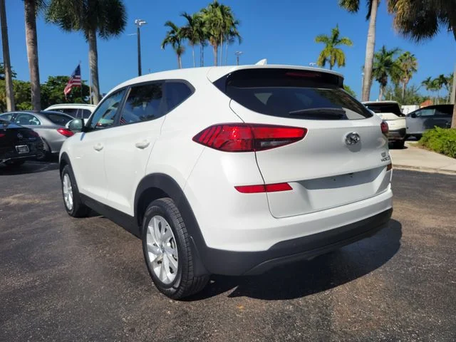 Used 2021 White Hyundai SE image 5