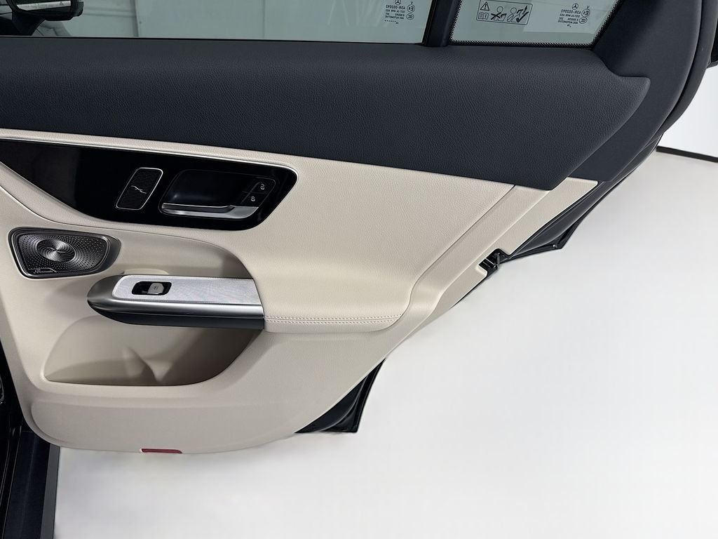 New 2027 Obsidian Black Metallic Mercedes-Benz GLC 300 image 26
