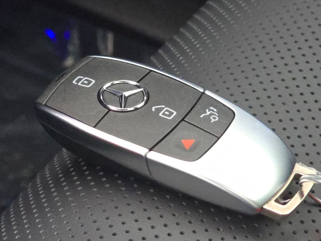 New 2026 MANUFAKTUR Alpine Grey Mercedes-Benz GLE 580 image 38