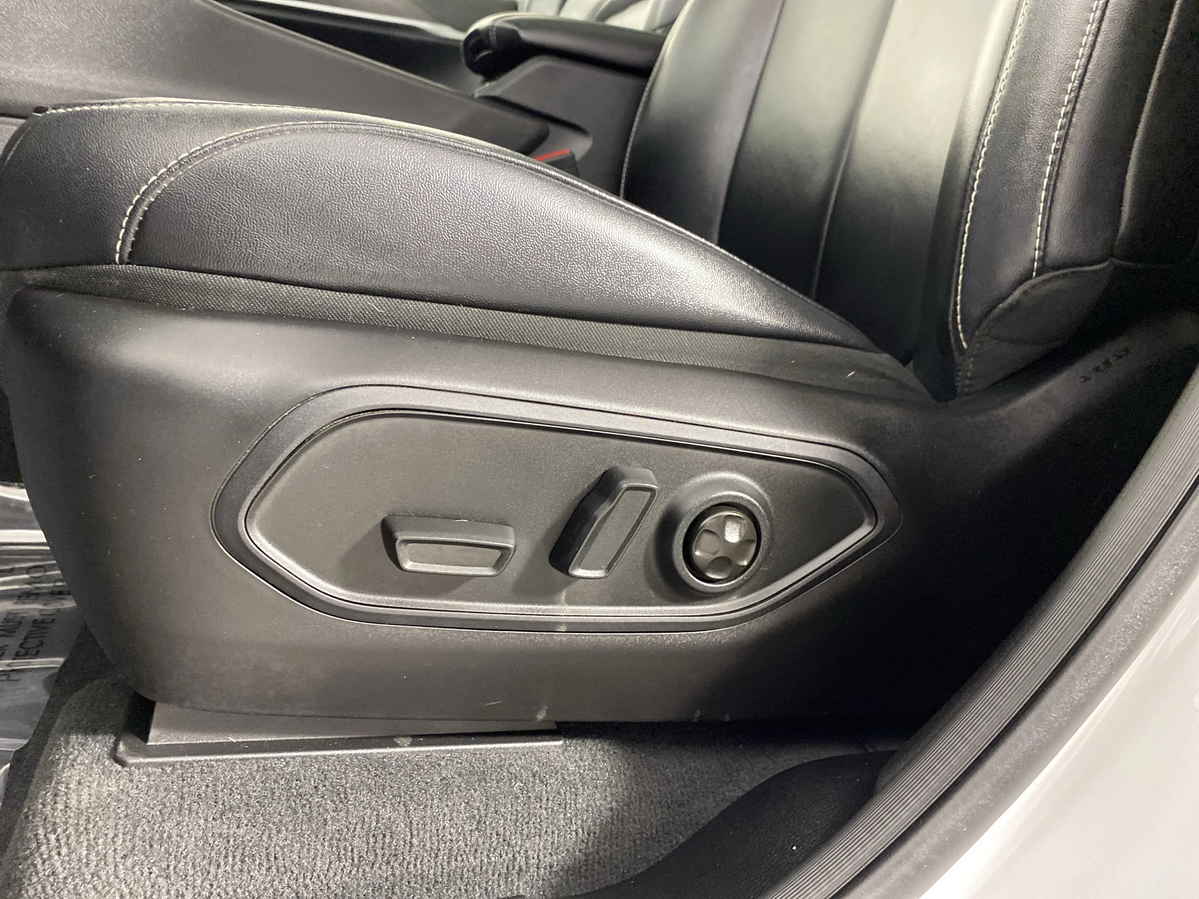 Used 2023 Bright White Clearcoat Jeep Limited image 19