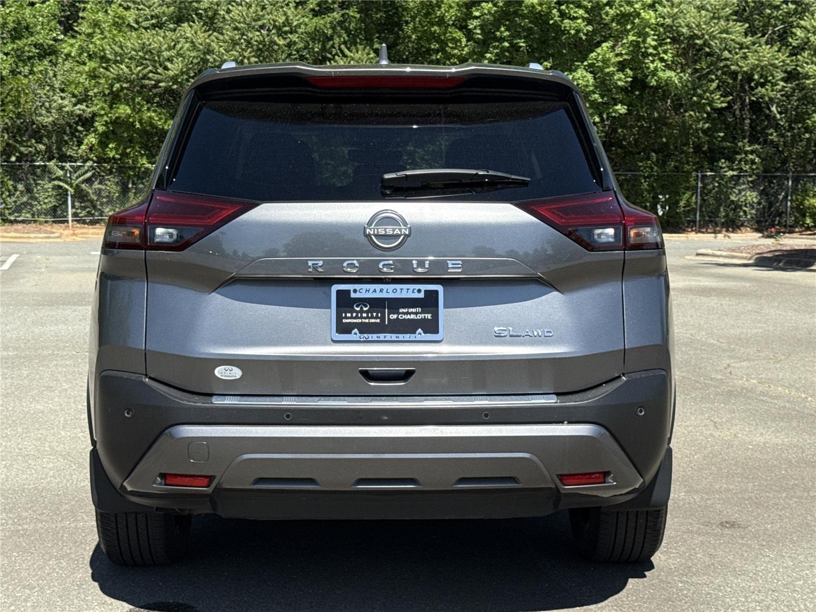 Used 2023 Gun Metallic Nissan SL image 27