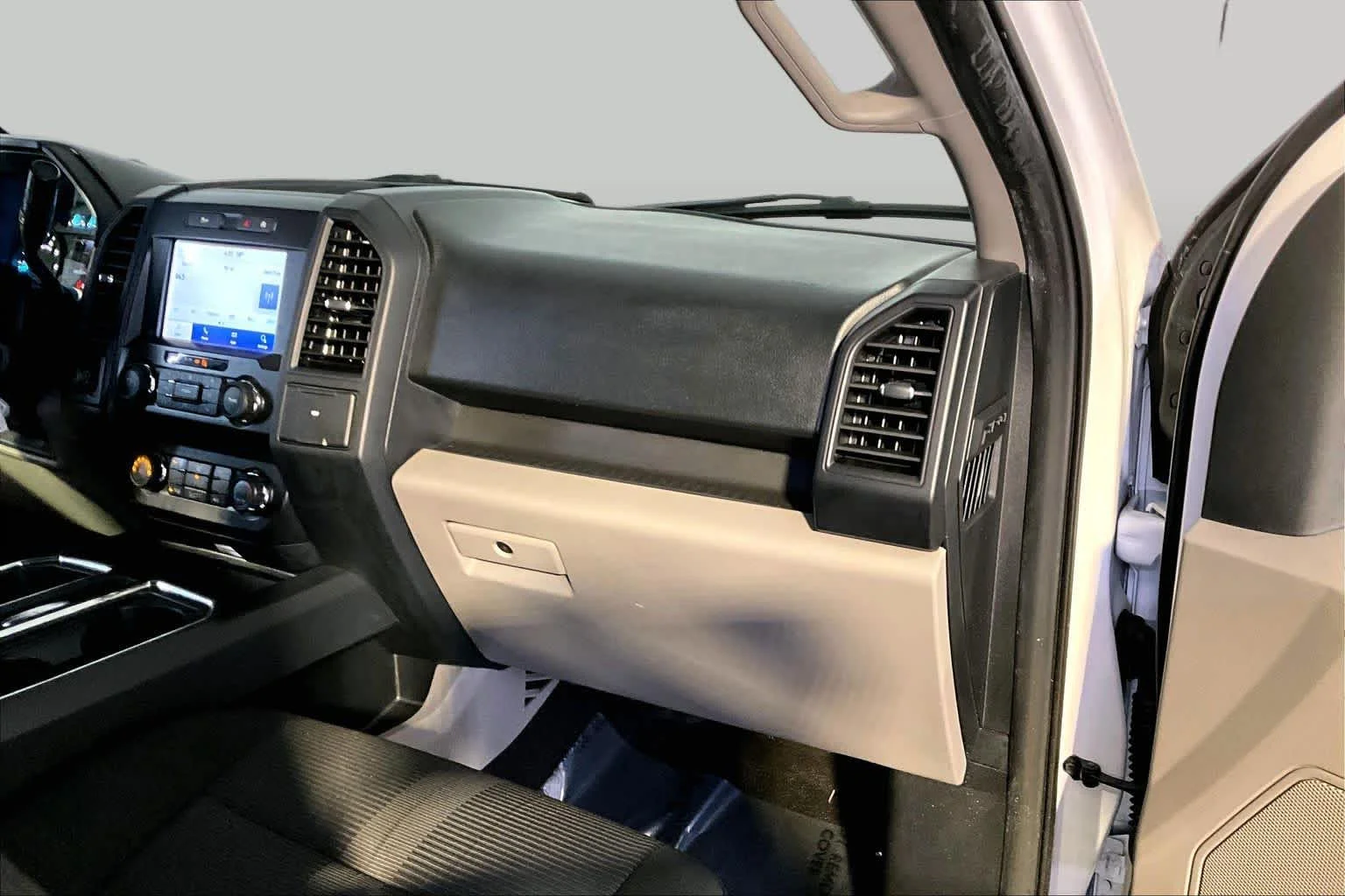 Used 2020 Oxford White Ford XL image 19