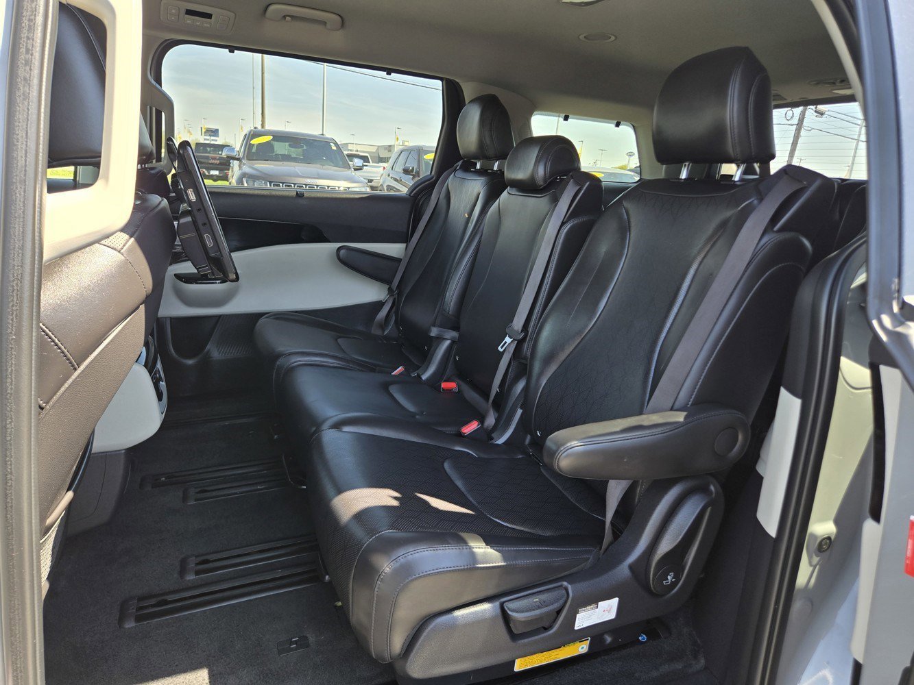 Used 2022 Ceramic Silver Kia SX image 27