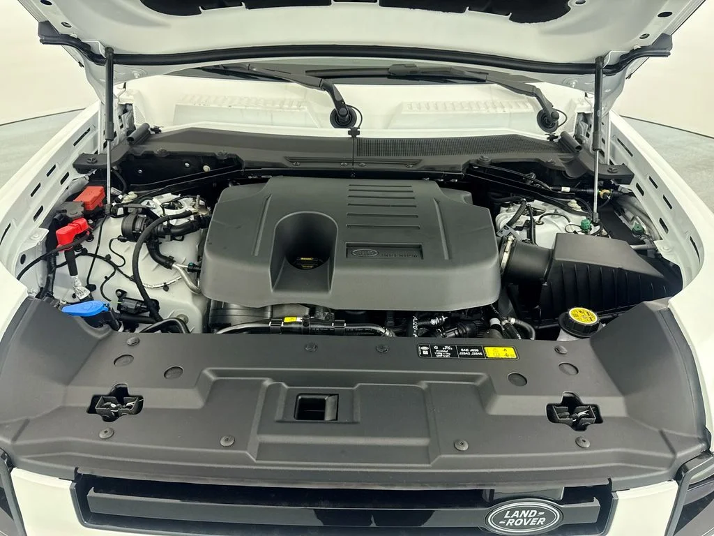 New 2026 Fuji White Land Rover X-Dynamic SE image 30