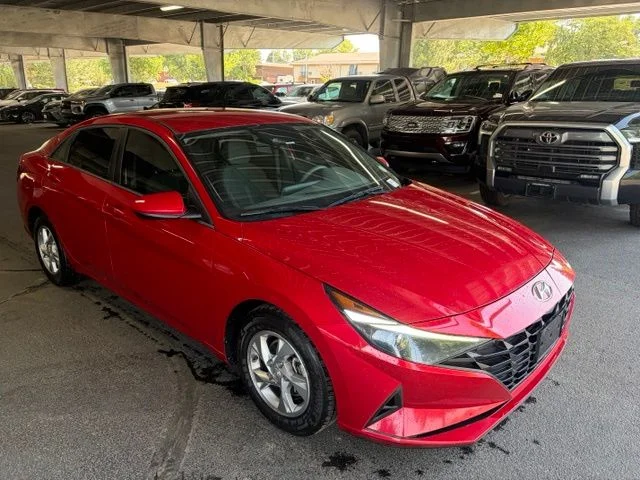Used 2021 Red Hyundai SE image 7