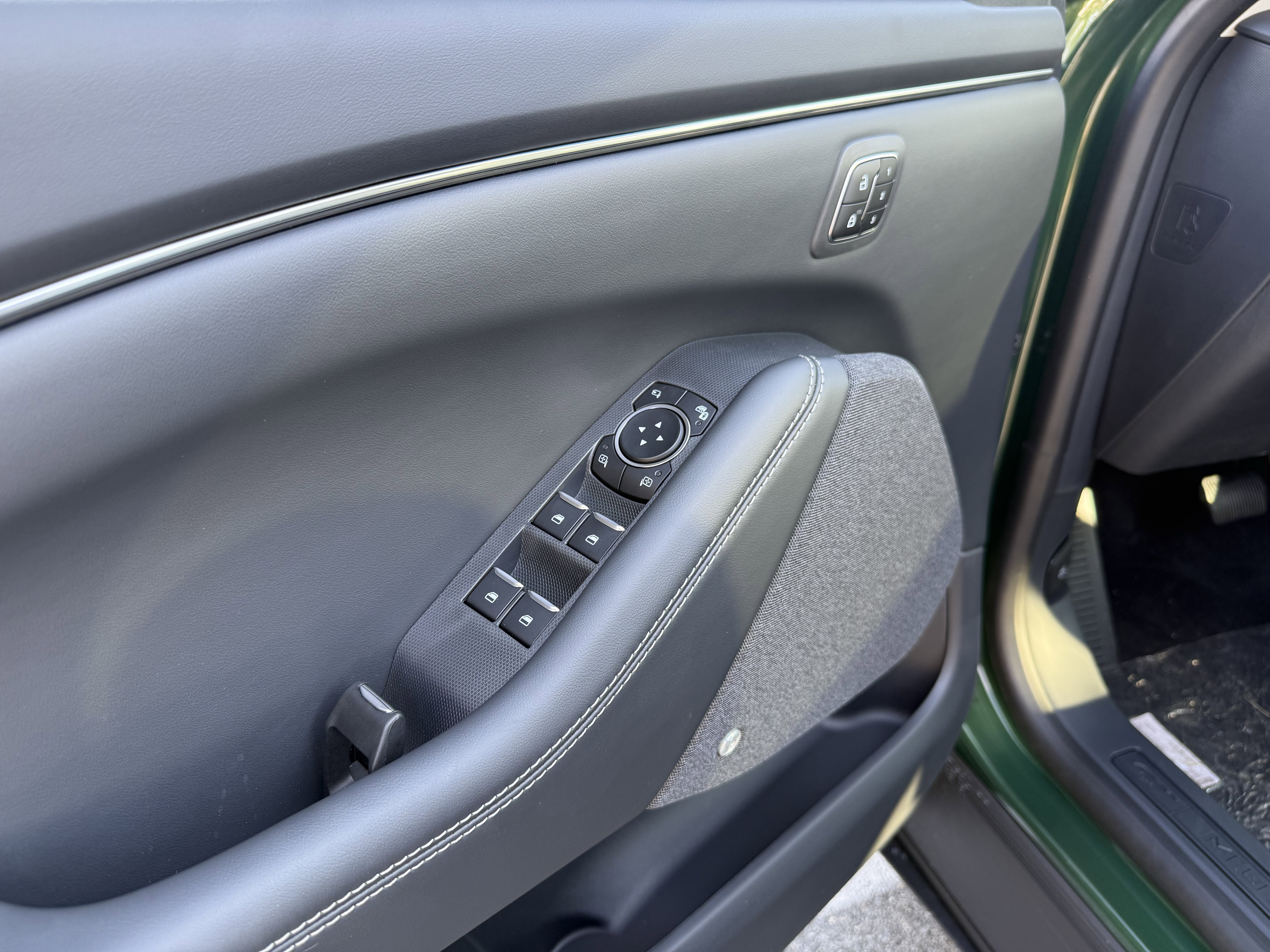 2025 Ford Mustang Mach-E Premium - Photo 14