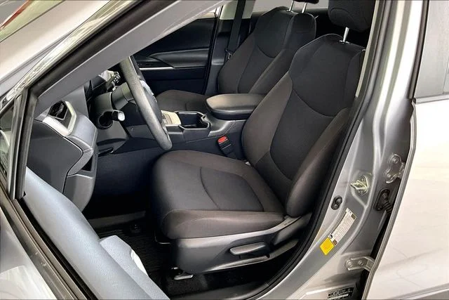 Used 2025 Silver Toyota LE image 18