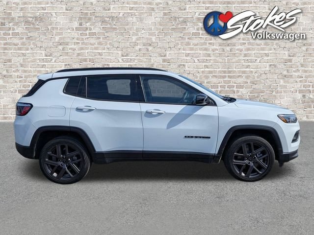 Used 2026 White Jeep Latitude image 3