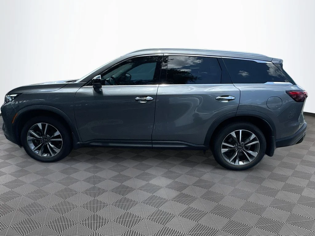 Used 2023 Gray INFINITI LUXE image 9