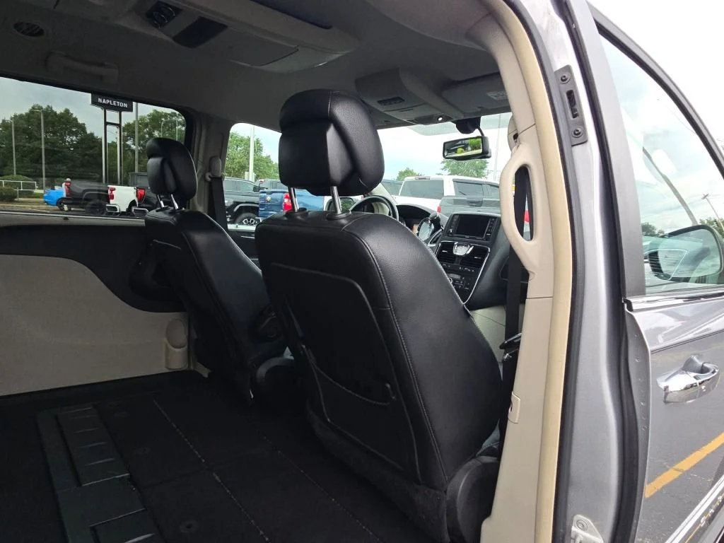 Used 2013 Silver Chrysler Touring-L image 8