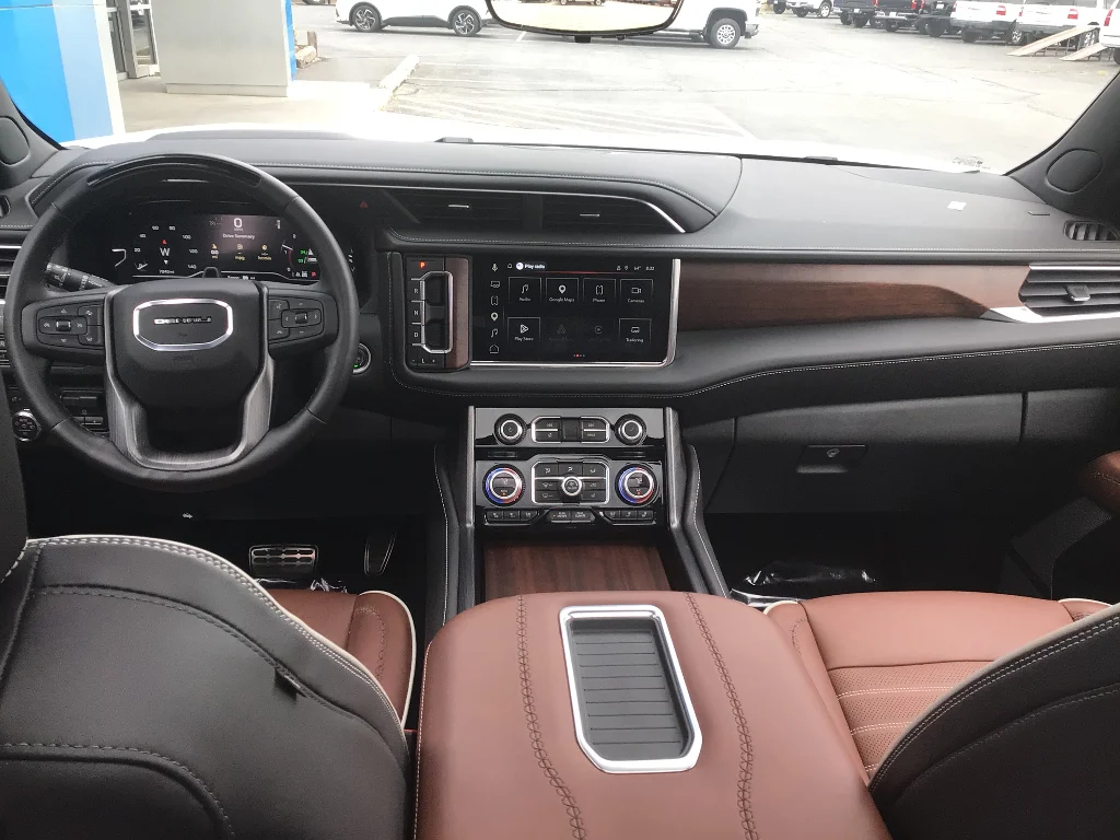 Used 2023 White Frost Tricoat GMC Denali Ultimate image 11