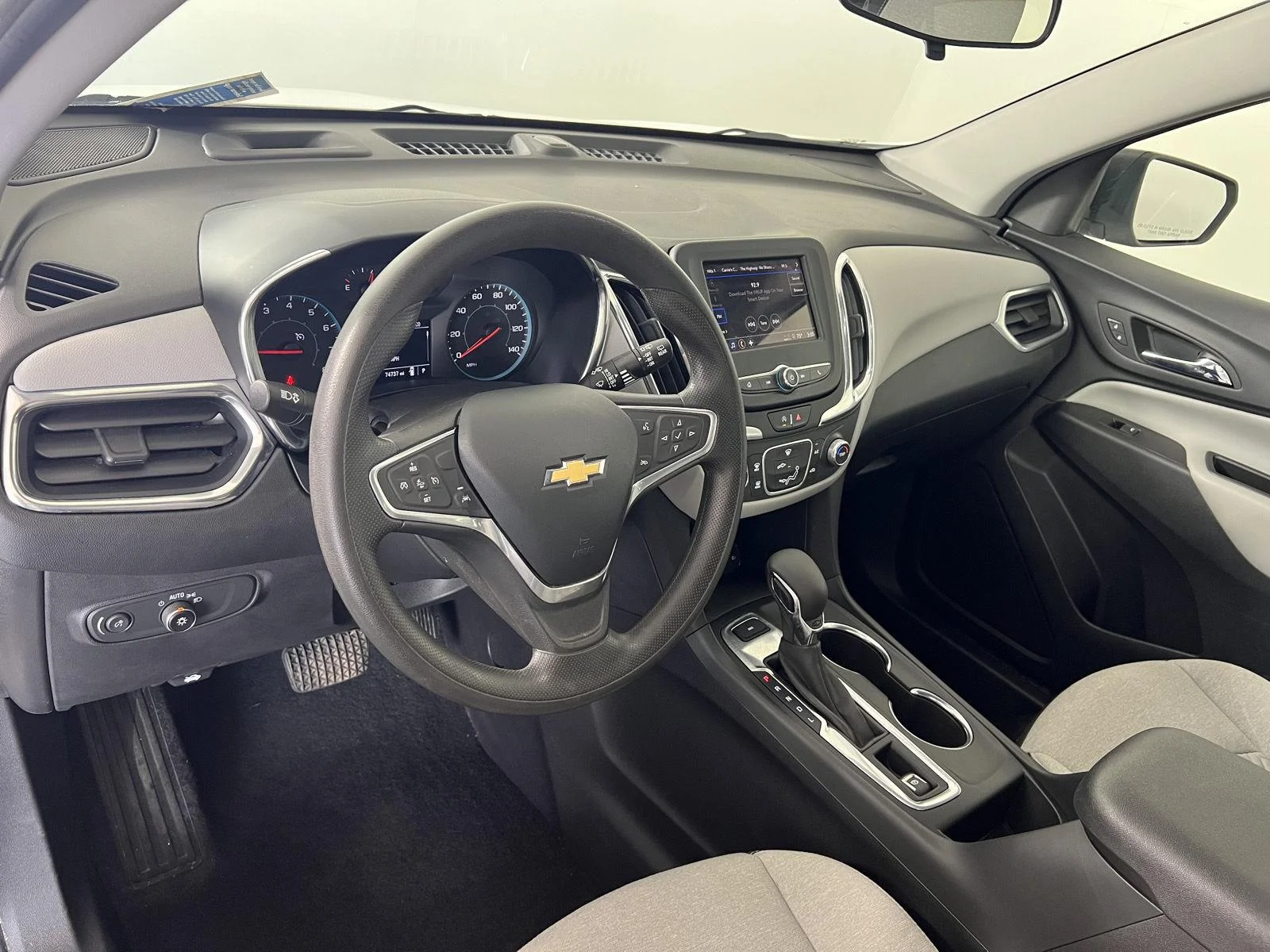Used 2022 Summit White Chevrolet LS image 4