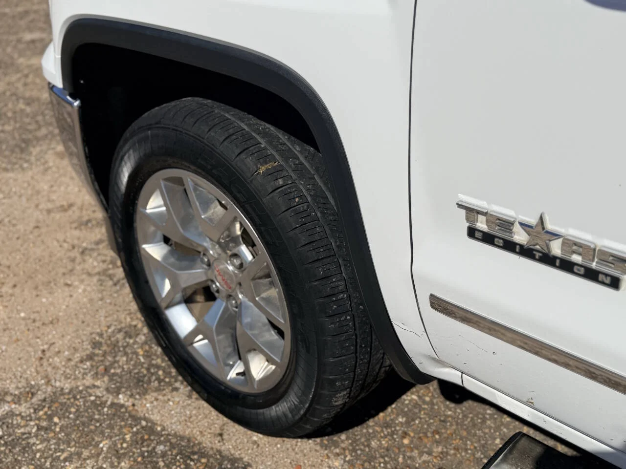 Used 2018 White GMC SLT 4x2 4dr Crew Cab 5.8 ft. SB image 10