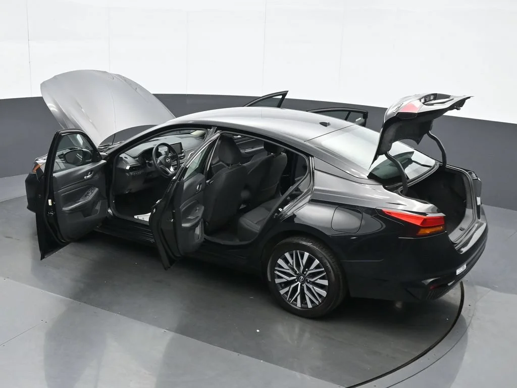 Used 2025 Black Nissan 2.5 SV image 38