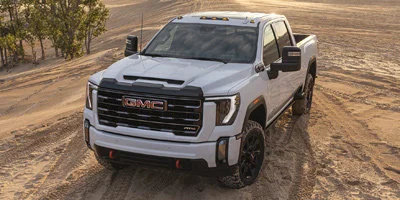 Used 2025  GMC AT4 image 1