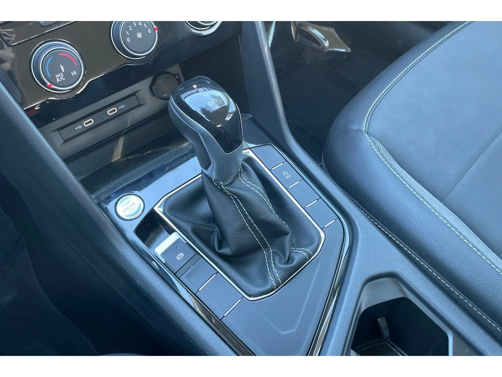 Used 2023 Dusk Blue Metallic Volkswagen SE image 30