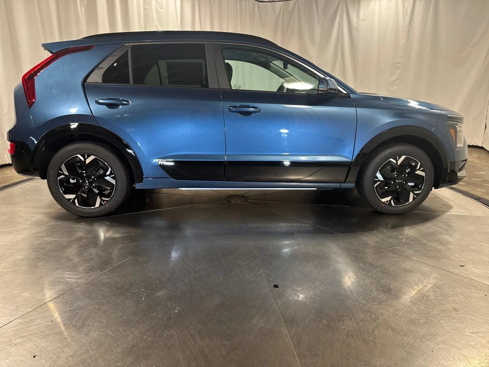 New 2026 Mineral Blue Kia Wind image 9